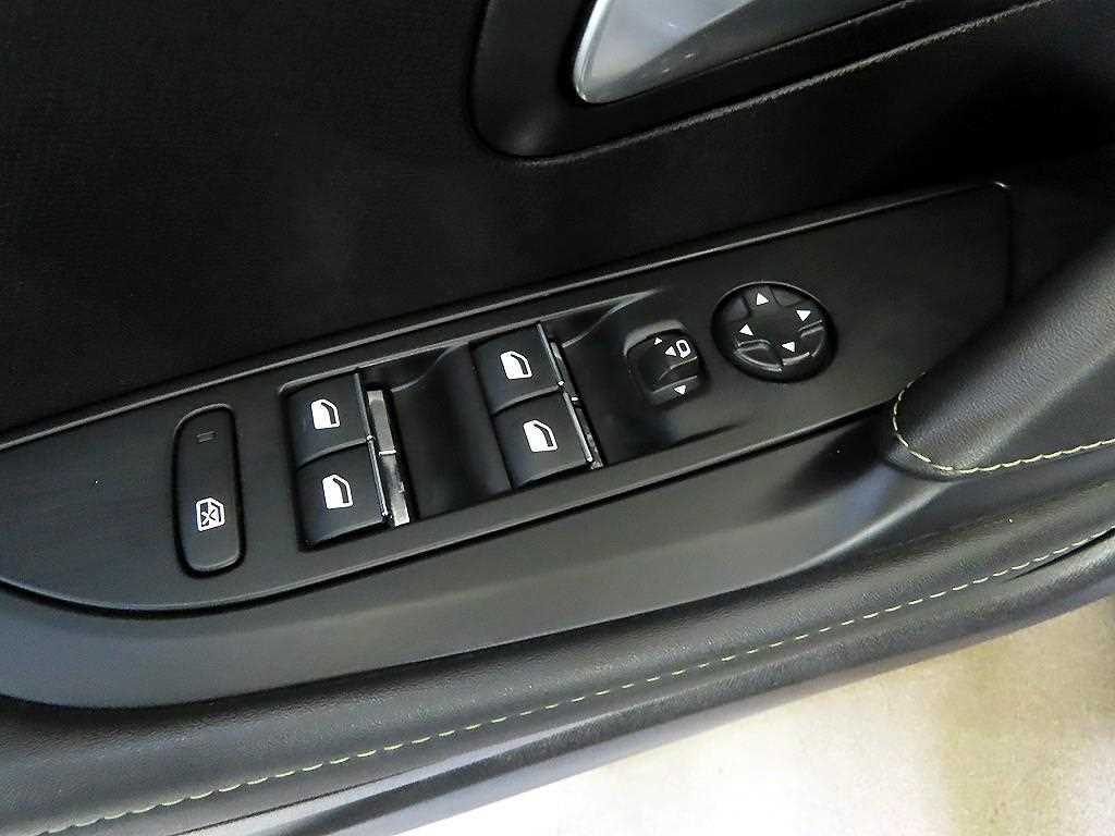 Peugeot 208 — photo 13