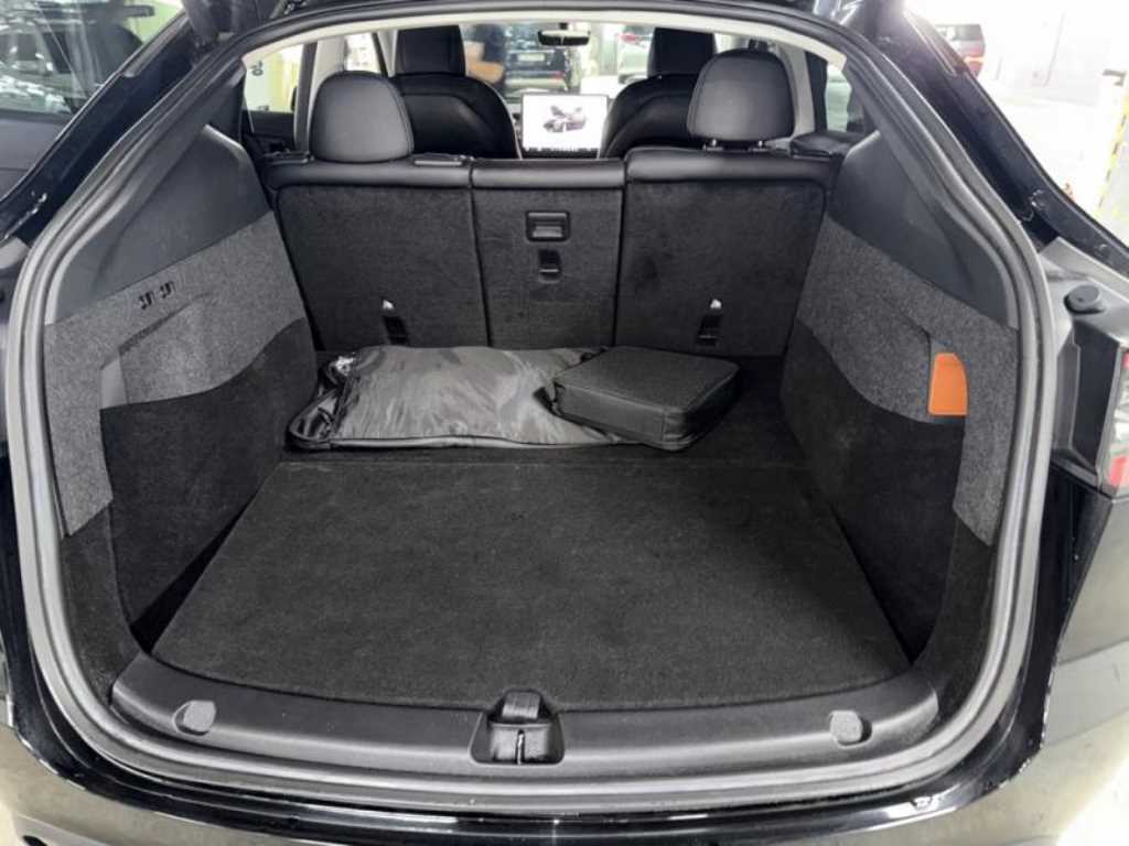 Tesla Model Y — photo 17