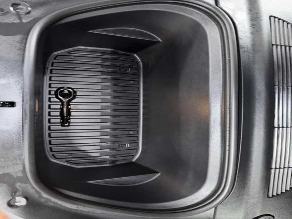 Tesla Model Y — photo 19