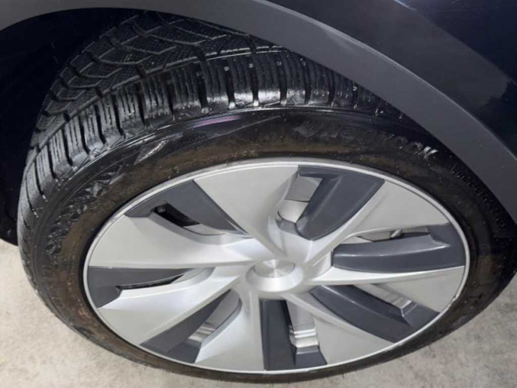 Tesla Model Y — photo 20