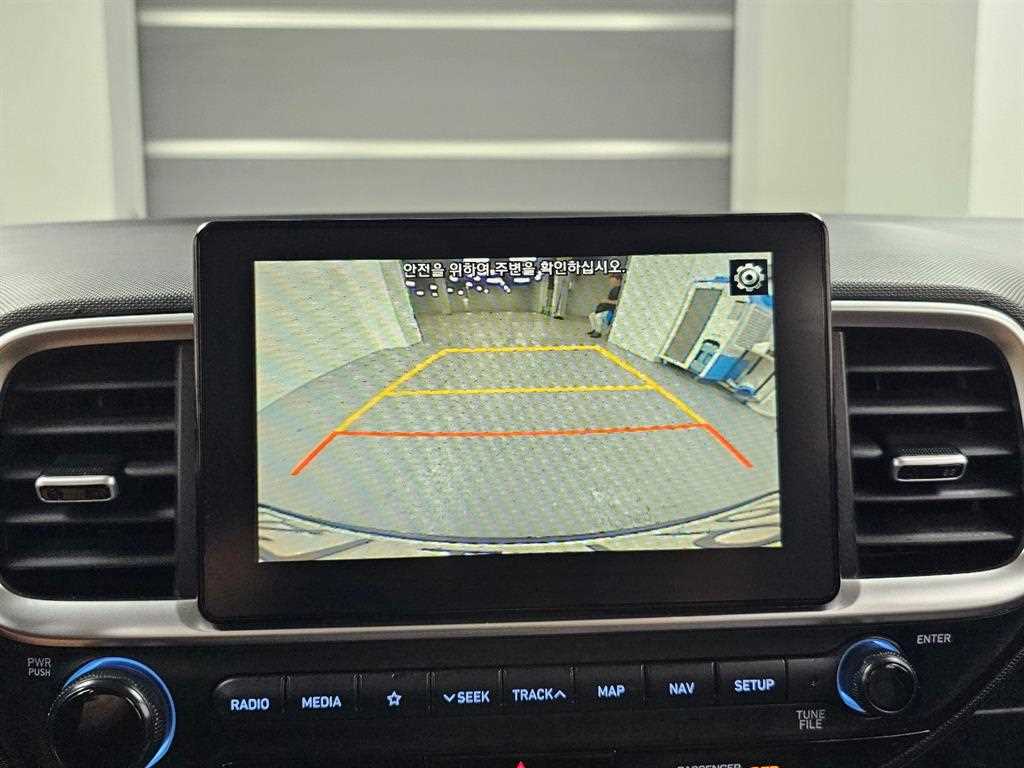 Hyundai Venue — photo 15