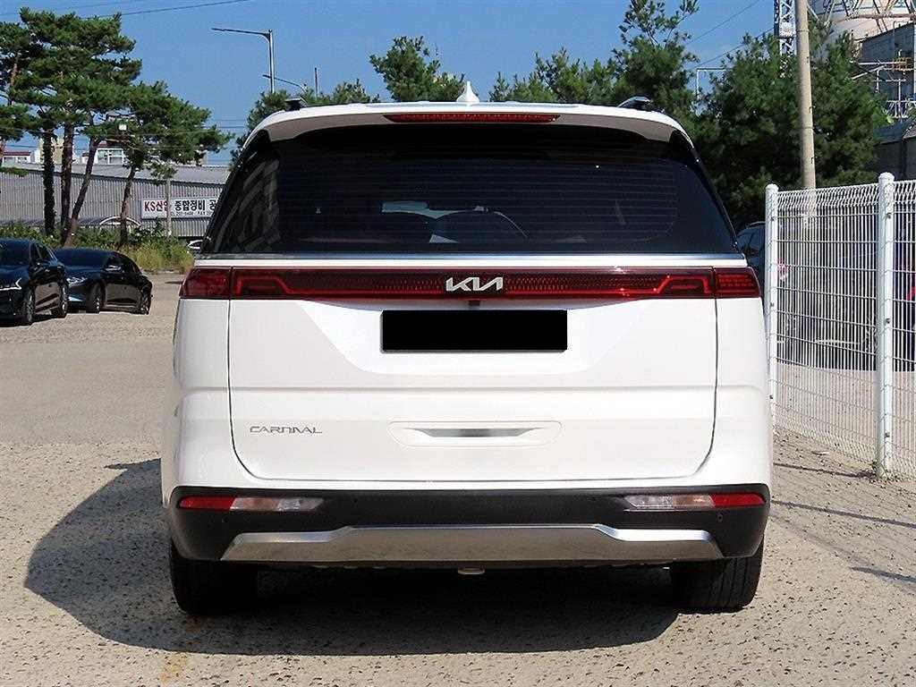 Kia Carnival — photo 04