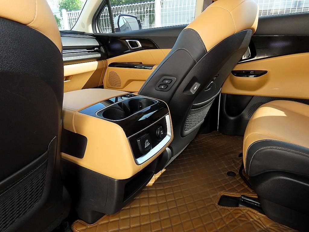 Kia Carnival — photo 15