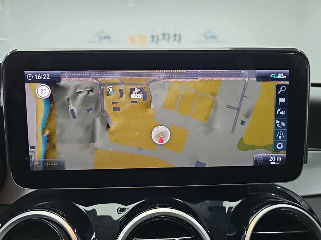 Mercedes-Benz C-Class — photo 14