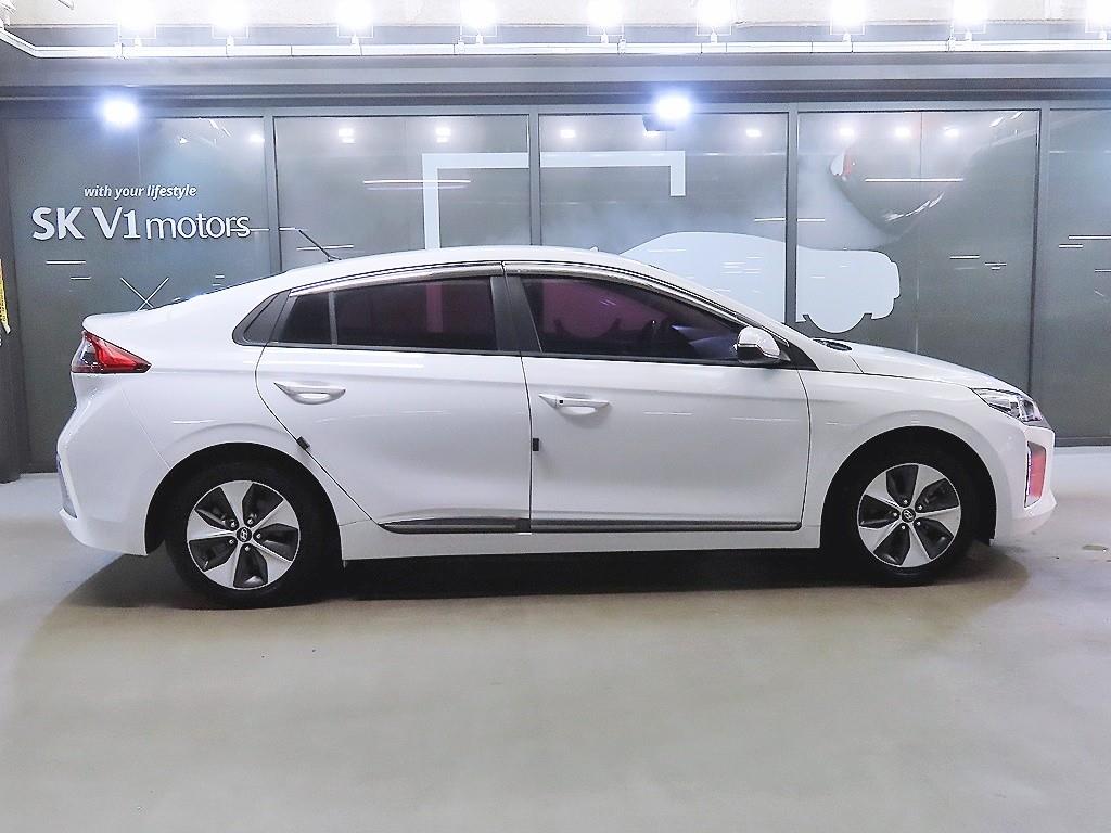 Hyundai Ioniq — photo 03