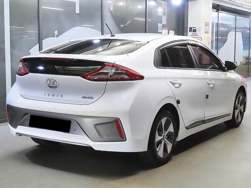 Hyundai Ioniq — photo 04