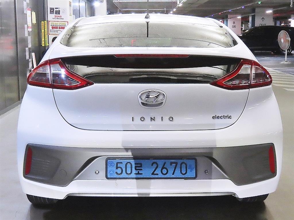 Hyundai Ioniq — photo 05