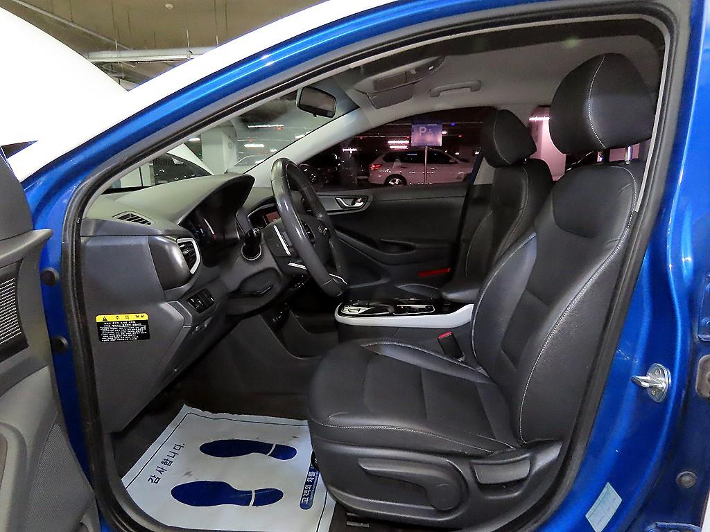 Hyundai Ioniq — photo 06