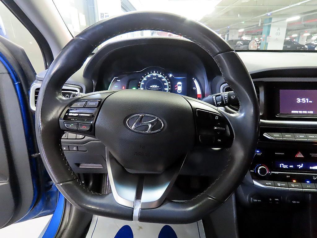 Hyundai Ioniq — photo 08