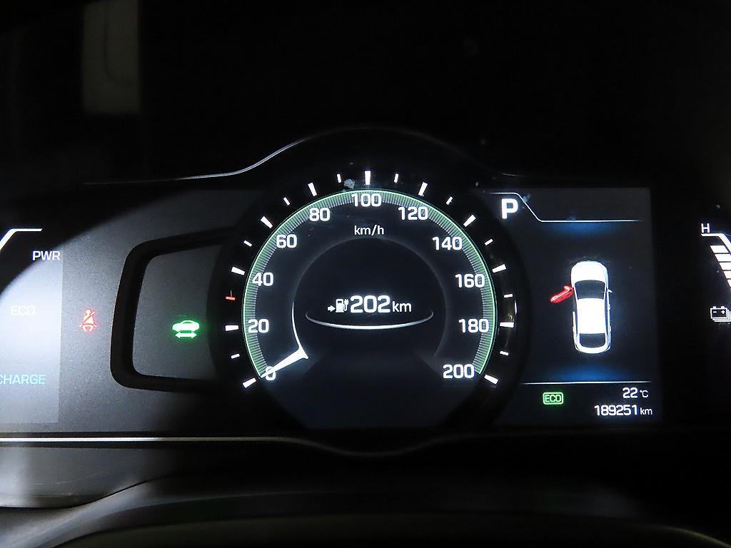 Hyundai Ioniq — photo 09