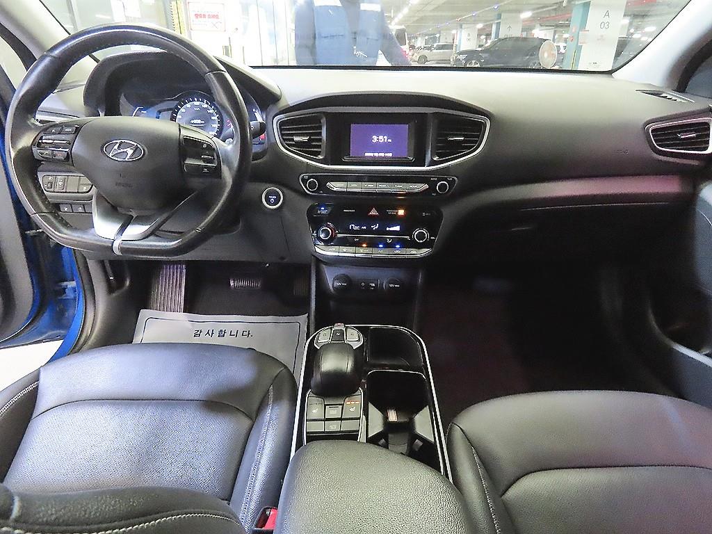 Hyundai Ioniq — photo 10