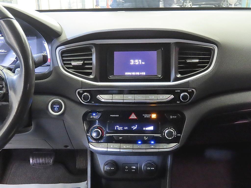 Hyundai Ioniq — photo 11