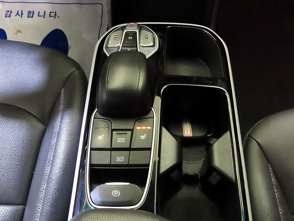 Hyundai Ioniq — photo 12