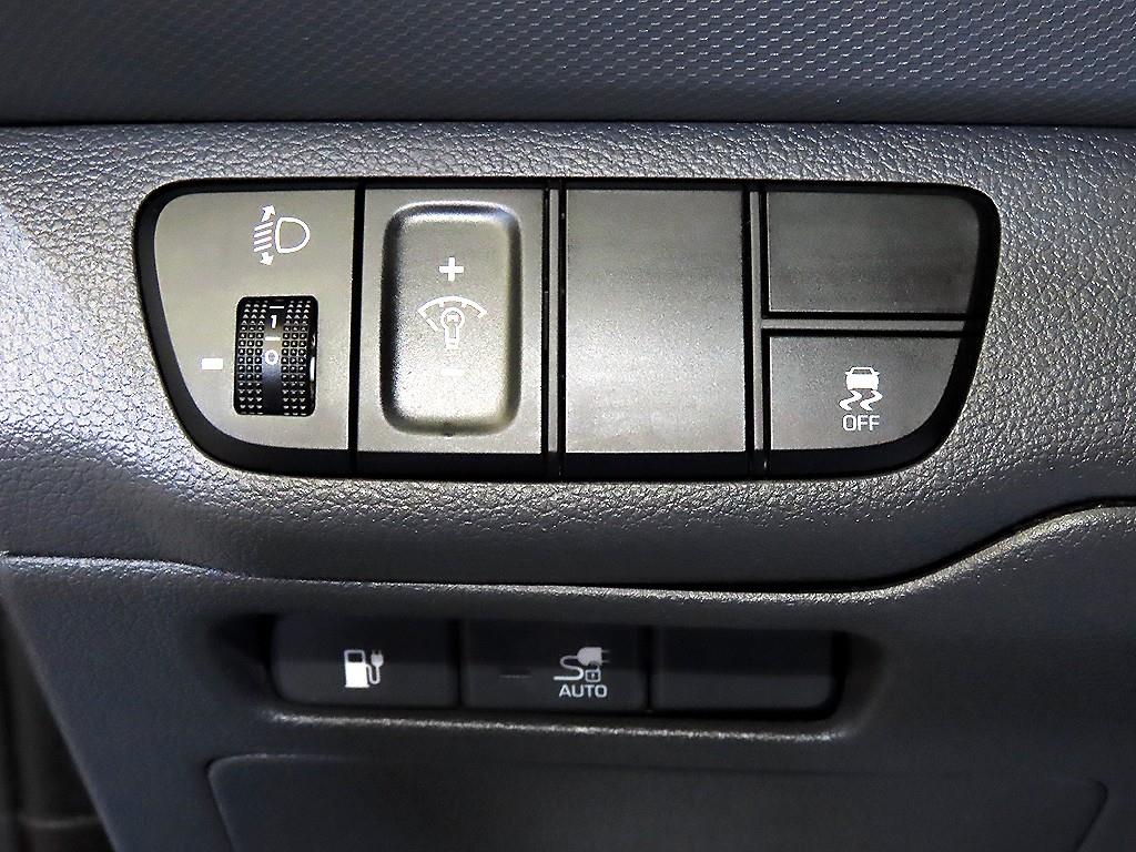 Hyundai Ioniq — photo 13