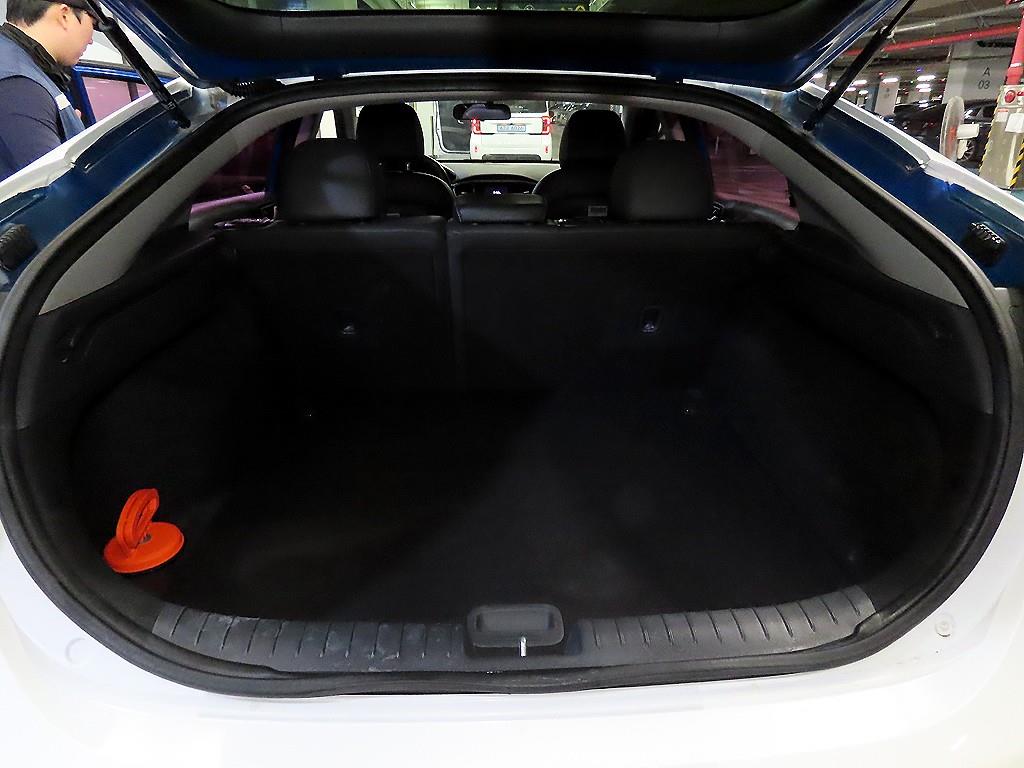 Hyundai Ioniq — photo 17