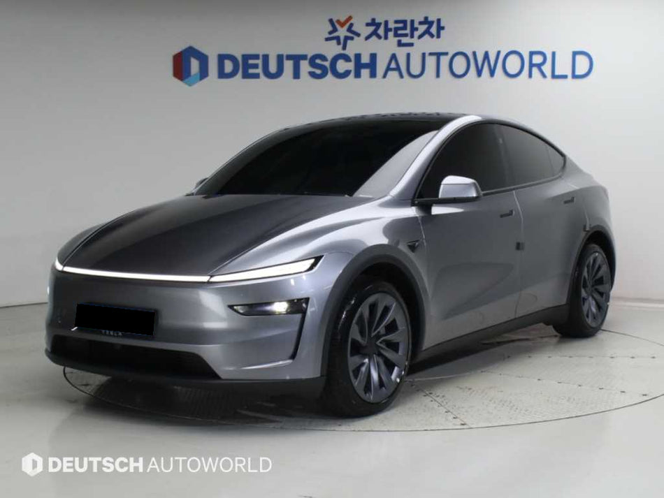 Tesla Model Y — photo 01