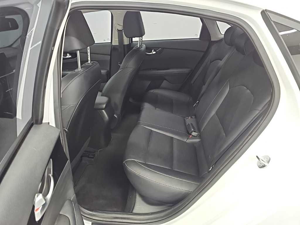 Kia K3 — photo 12