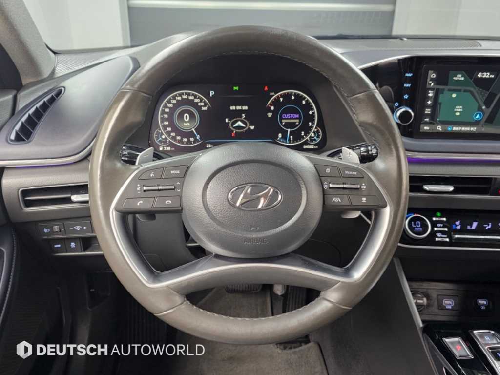 Hyundai Sonata — photo 13