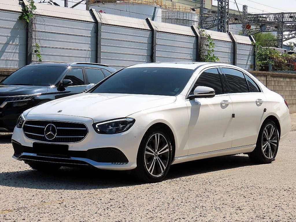 Mercedes-Benz E-Class — photo 02