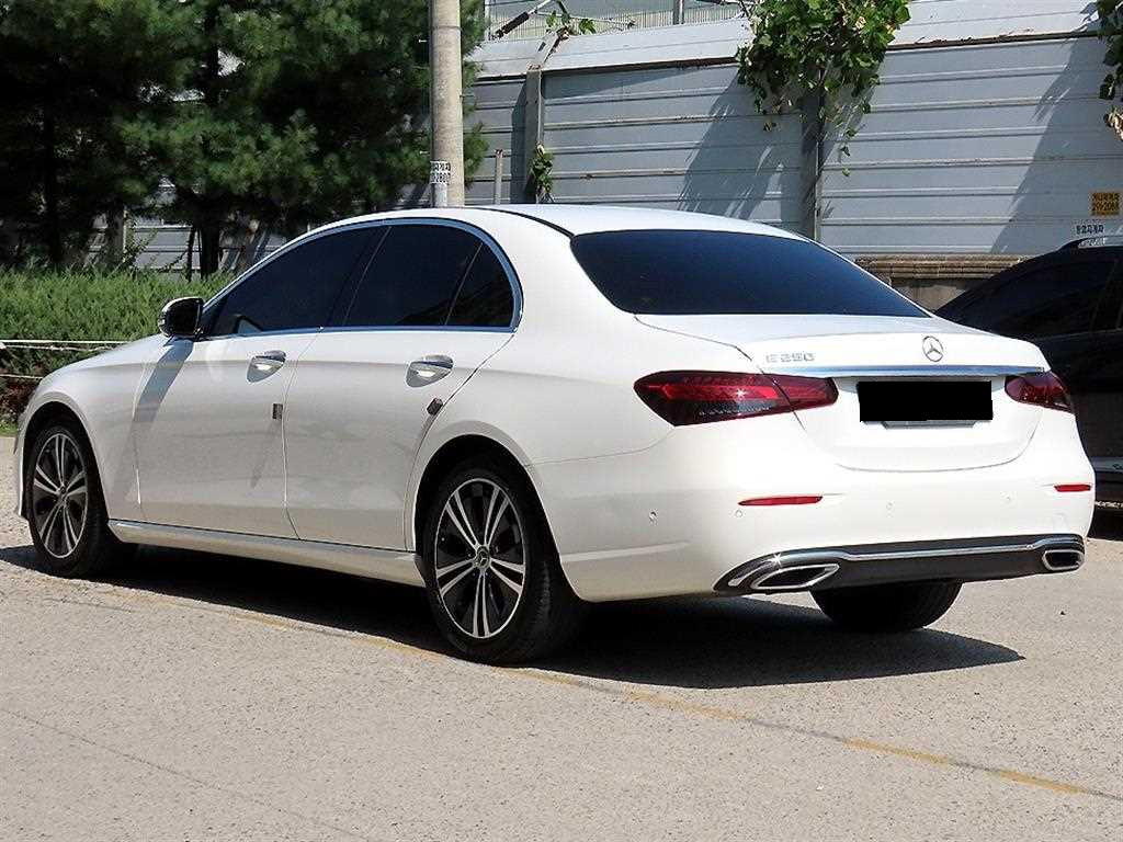 Mercedes-Benz E-Class — photo 03