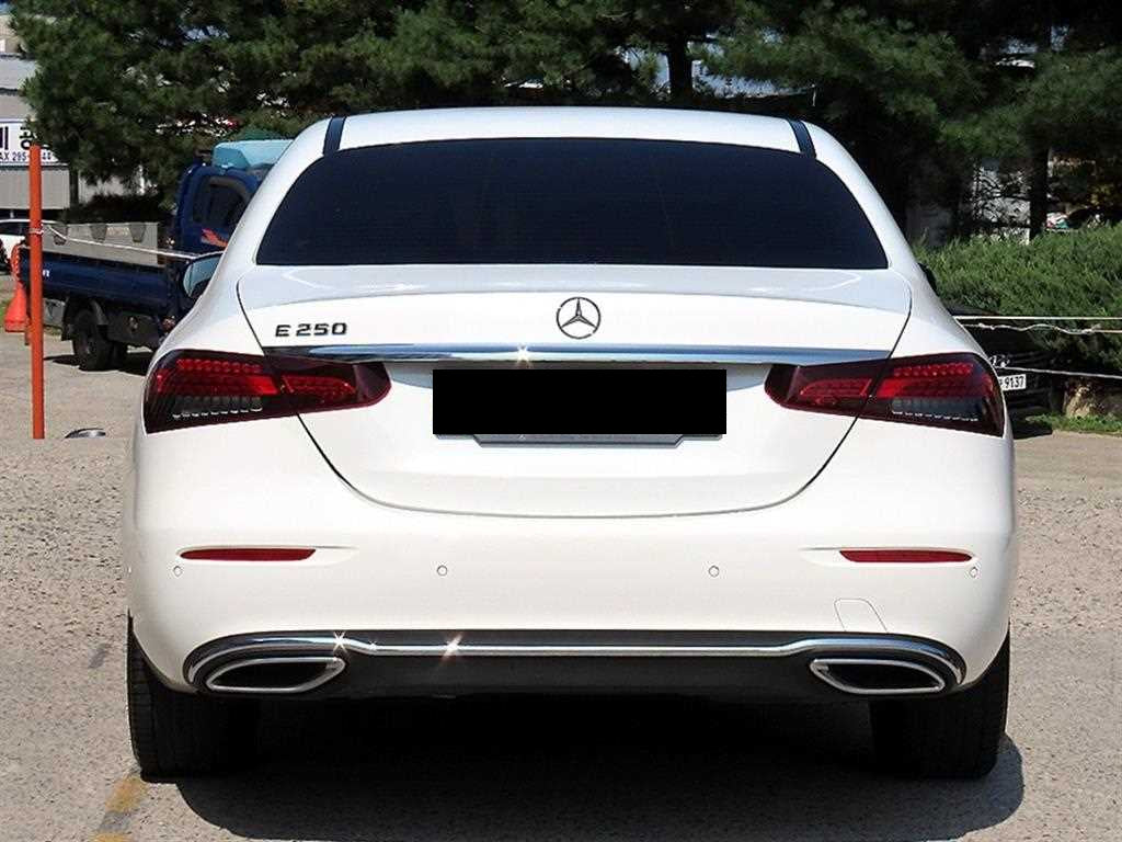 Mercedes-Benz E-Class — photo 04