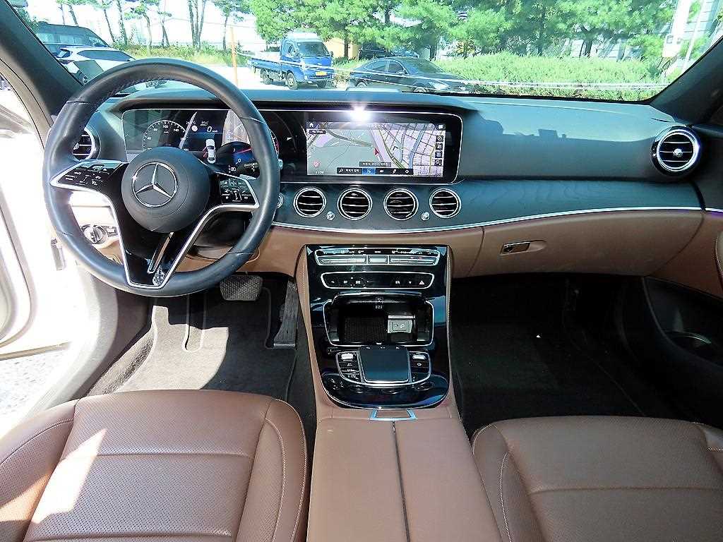 Mercedes-Benz E-Class — photo 07