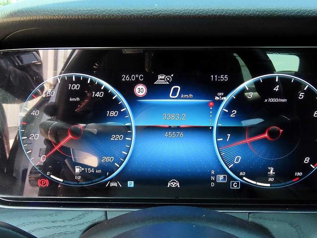 Mercedes-Benz E-Class — photo 09