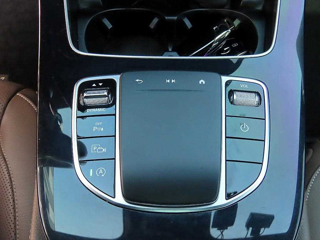 Mercedes-Benz E-Class — photo 12