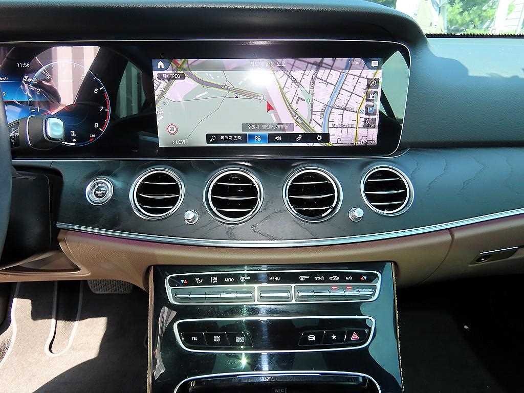 Mercedes-Benz E-Class — photo 13