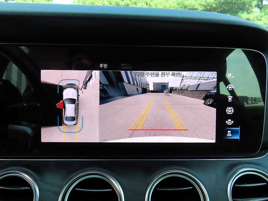 Mercedes-Benz E-Class — photo 14