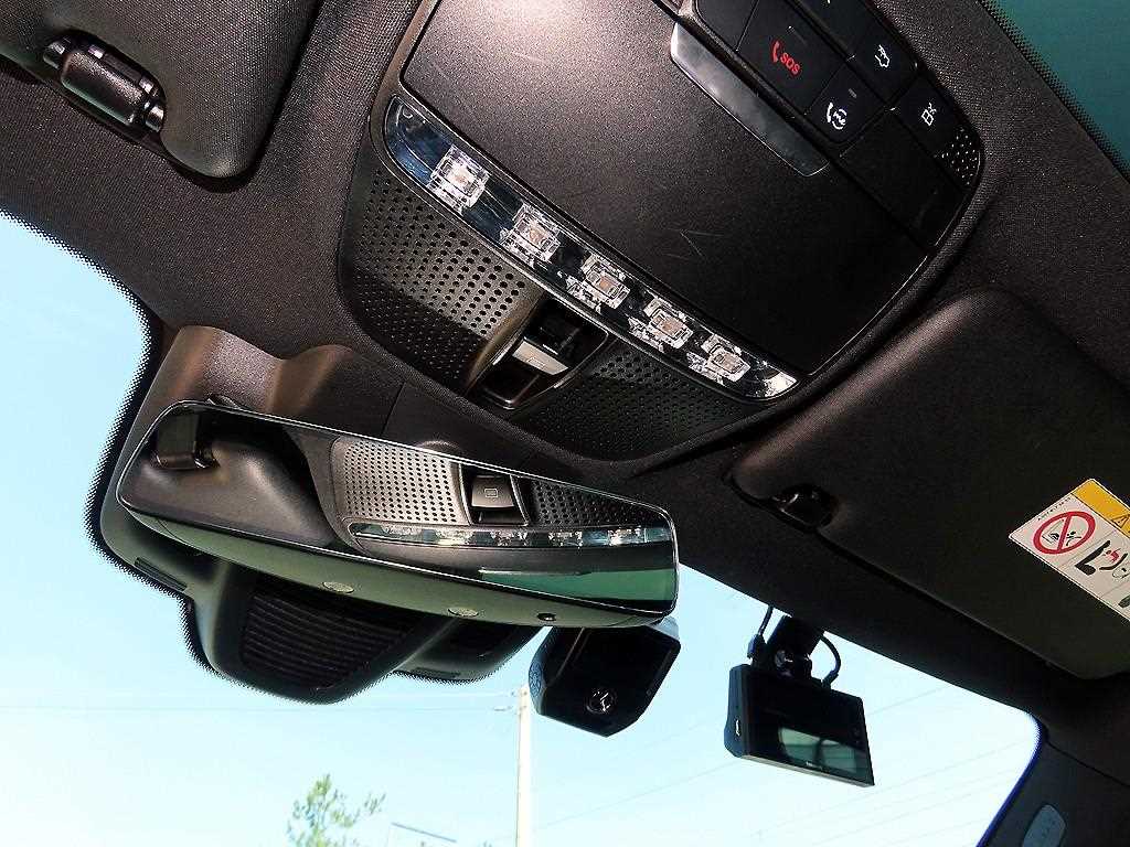 Mercedes-Benz E-Class — photo 16