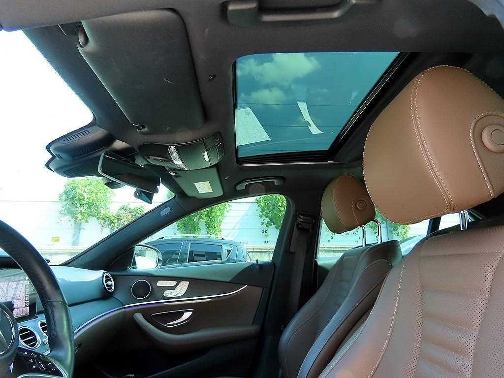 Mercedes-Benz E-Class — photo 17
