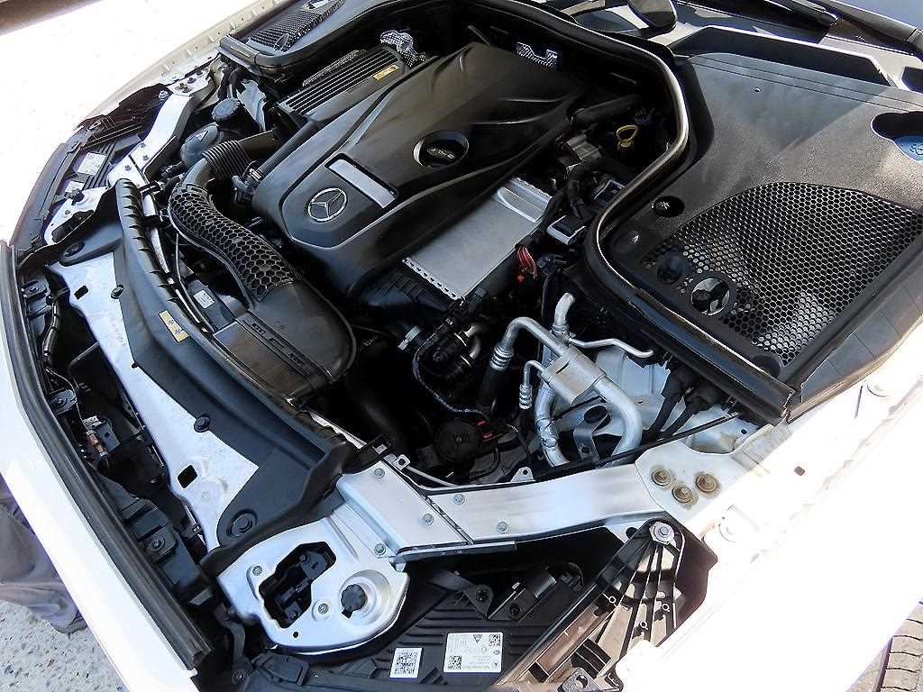 Mercedes-Benz E-Class — photo 19