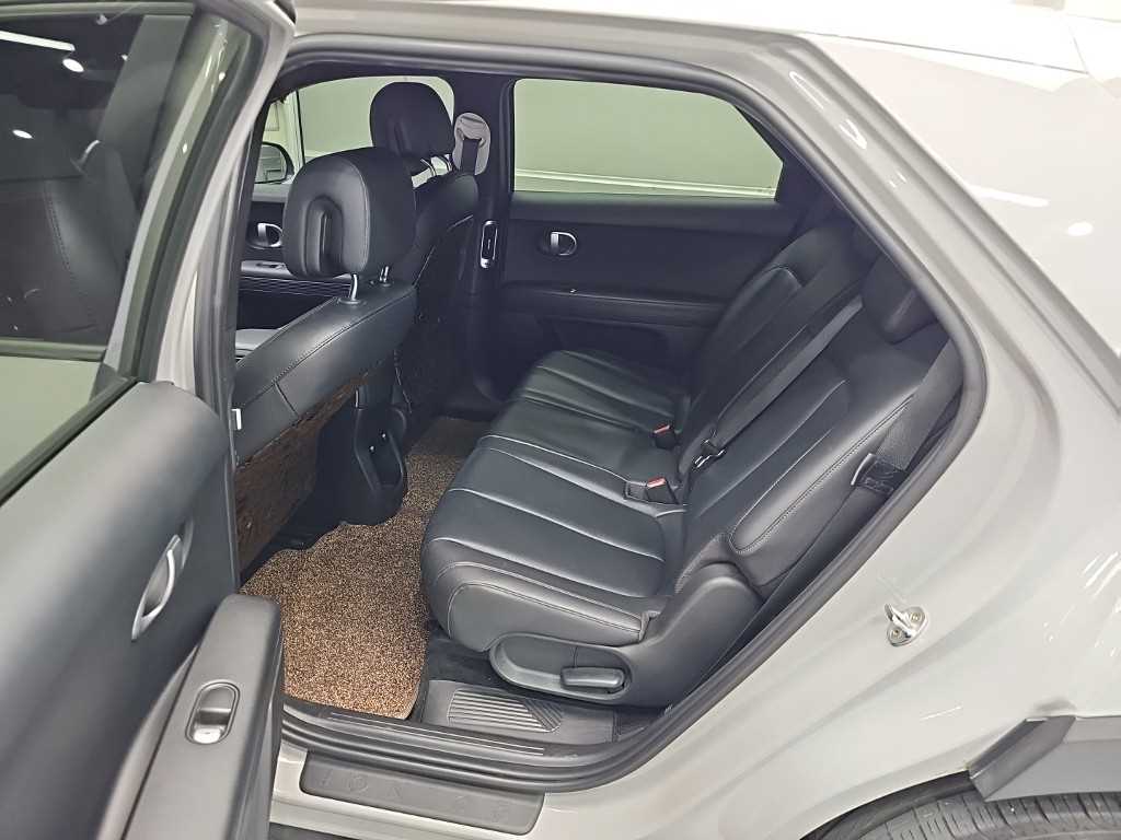 Hyundai Ioniq5 — photo 12