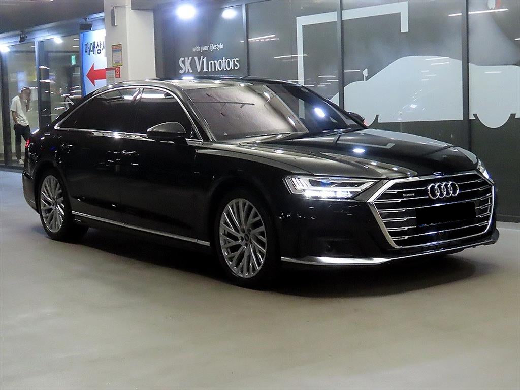 Audi A8 — photo 01