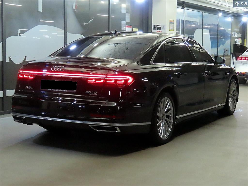 Audi A8 — photo 04