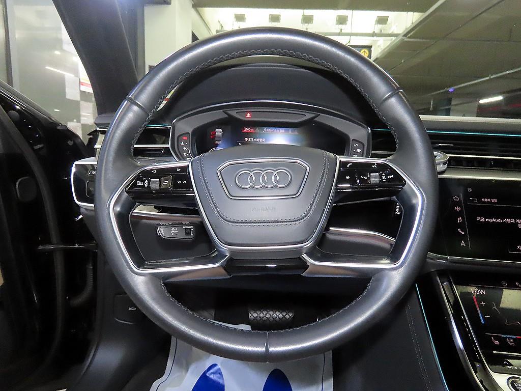Audi A8 — photo 08