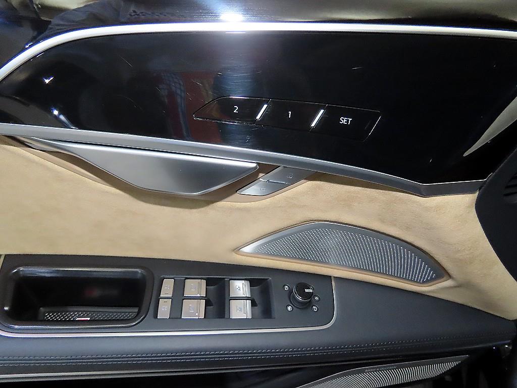 Audi A8 — photo 13
