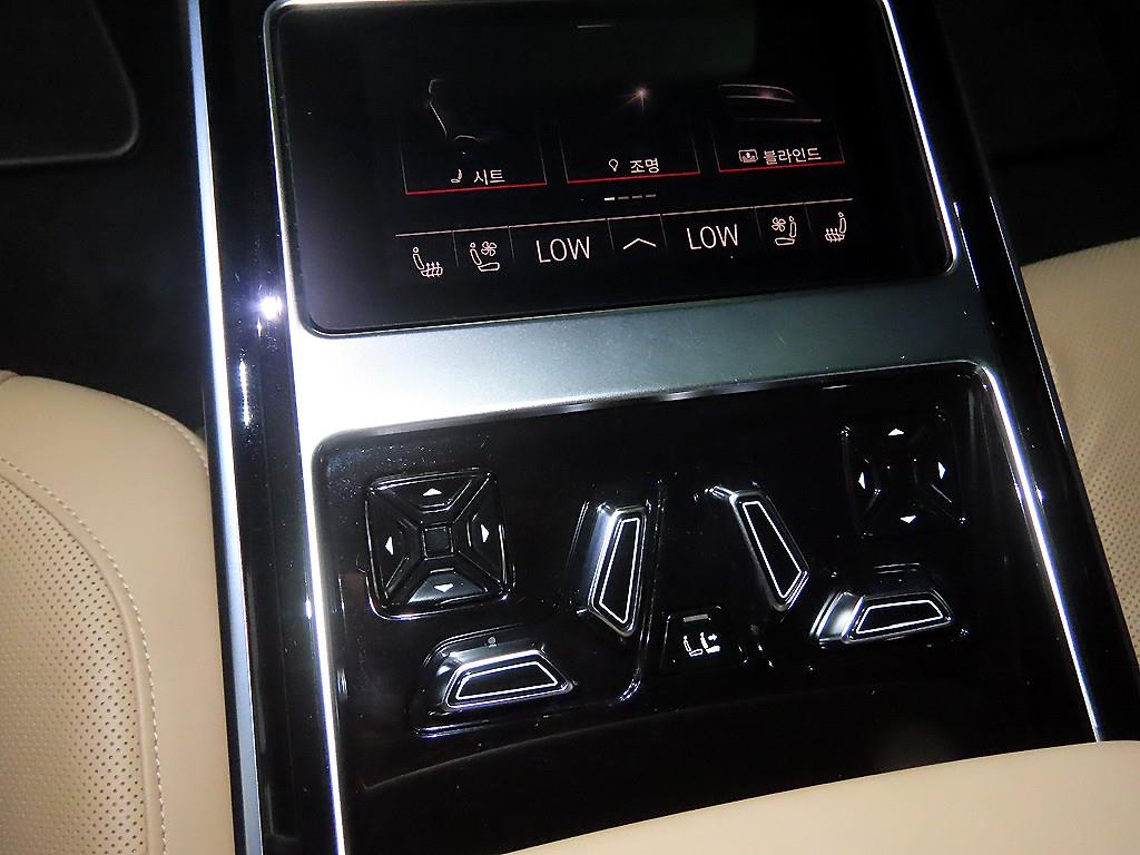 Audi A8 — photo 14