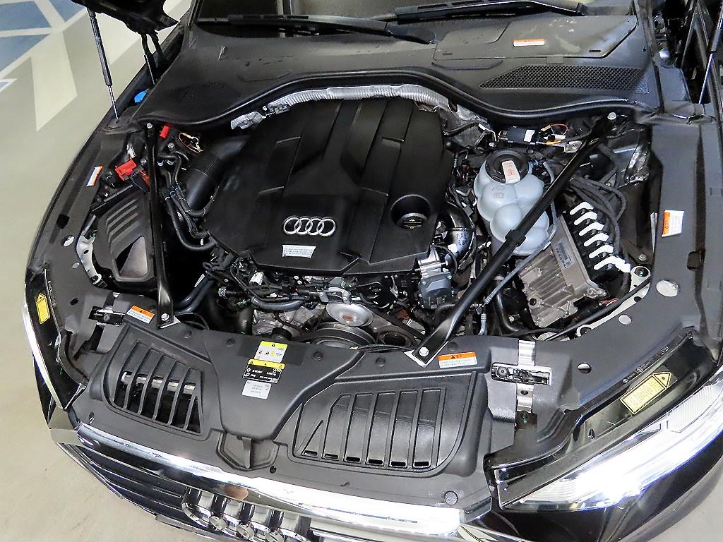 Audi A8 — photo 19