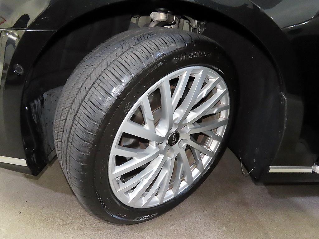 Audi A8 — photo 20
