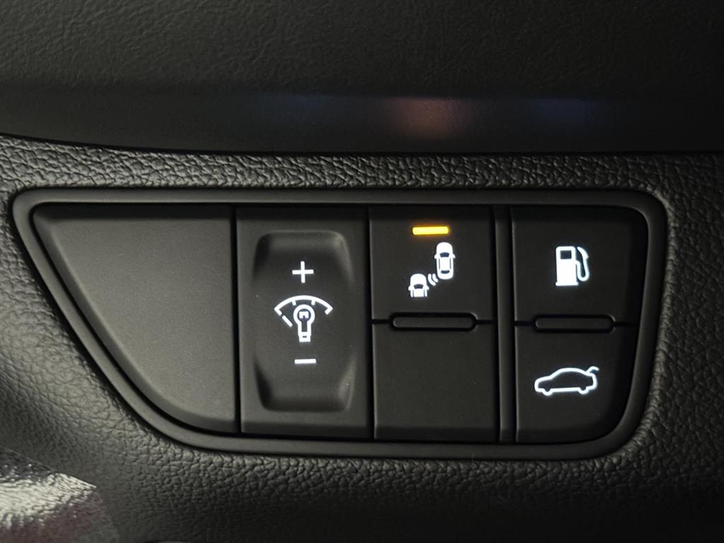 Genesis G70 — photo 16
