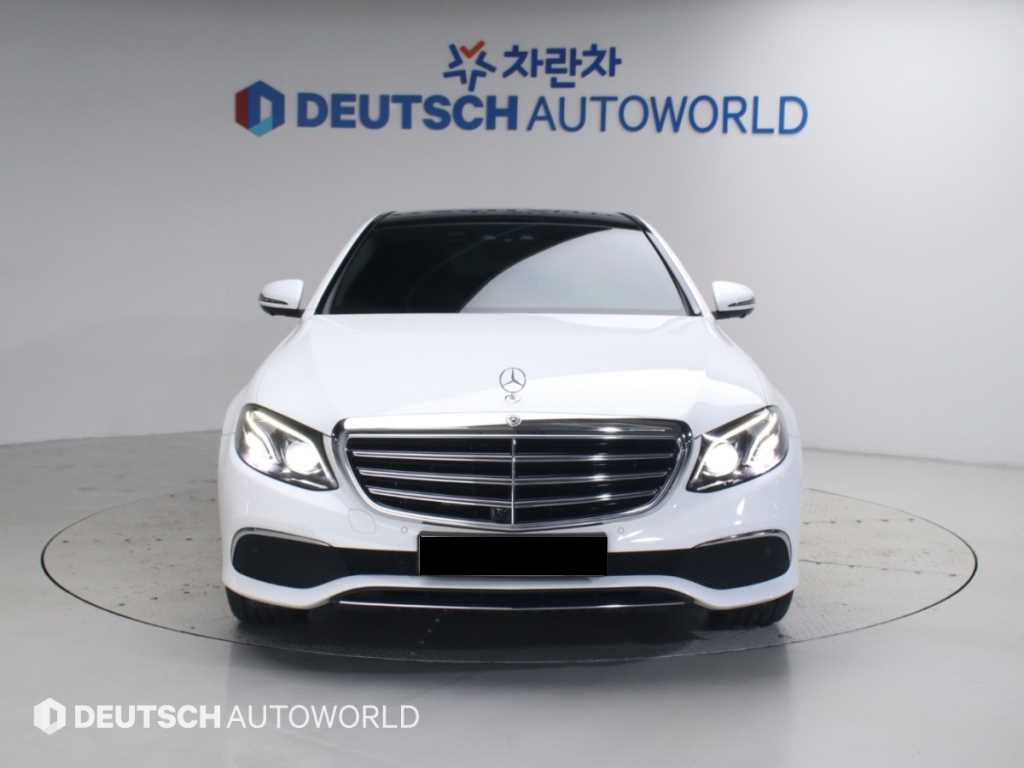 Mercedes-Benz E-Class — photo 03