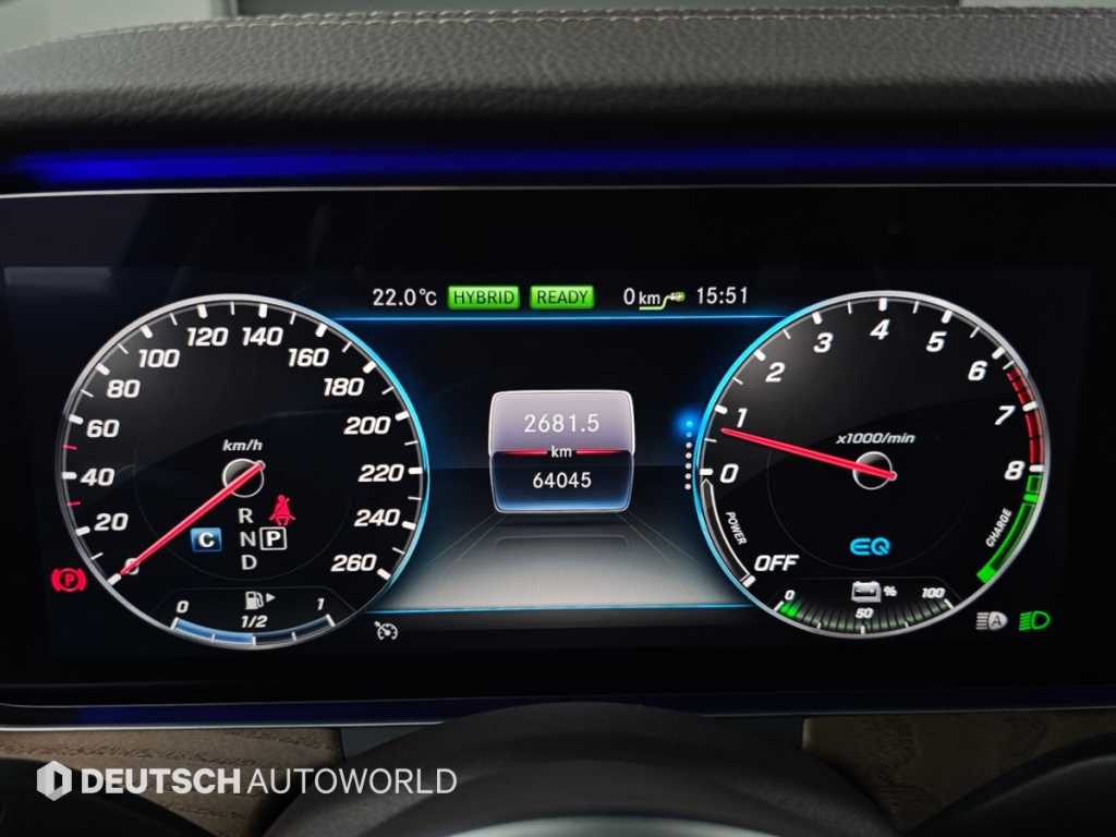 Mercedes-Benz E-Class — photo 08