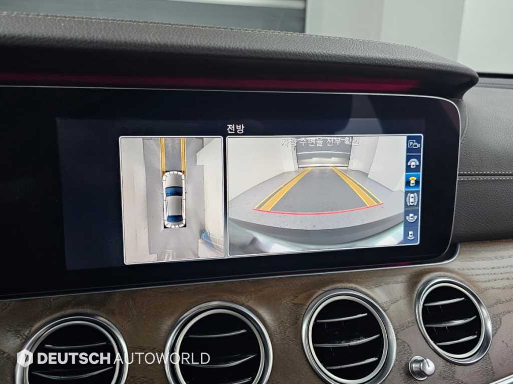 Mercedes-Benz E-Class — photo 15
