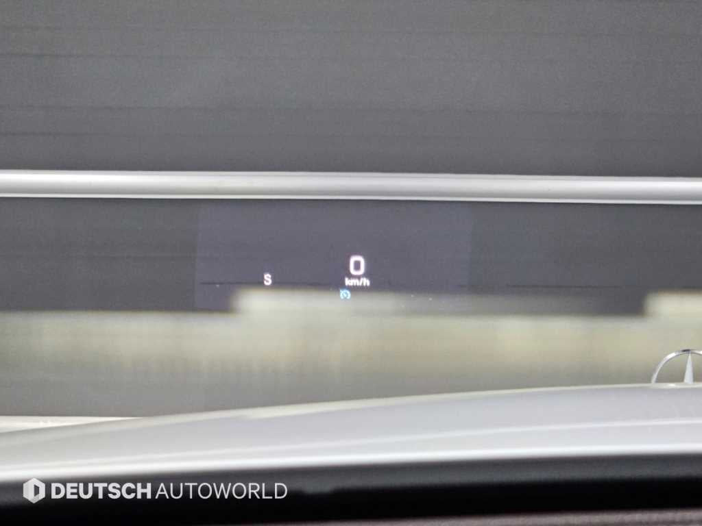 Mercedes-Benz E-Class — photo 17