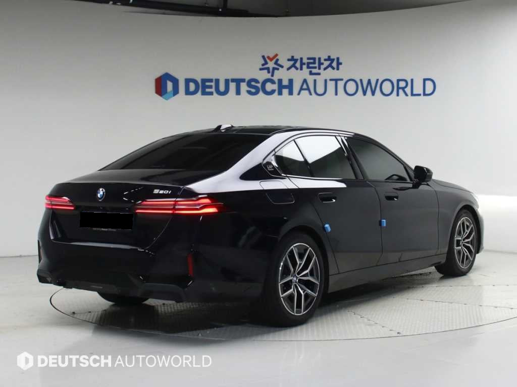 BMW 5-Series — photo 03
