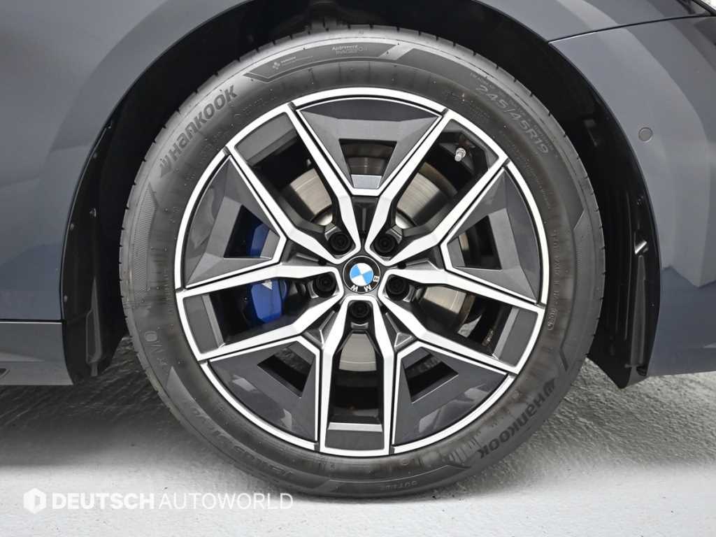 BMW 5-Series — photo 06