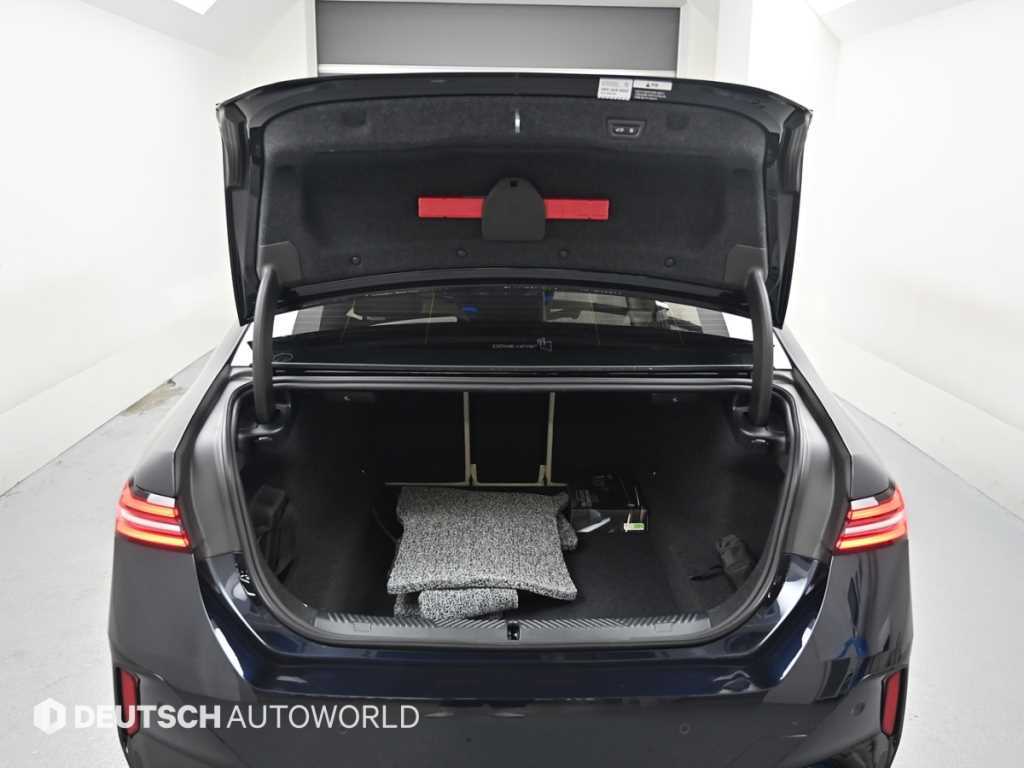 BMW 5-Series — photo 19