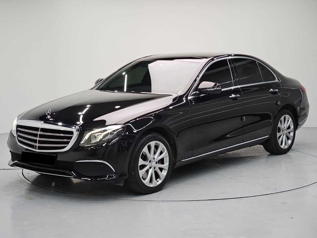 Mercedes-Benz E-Class — photo 01